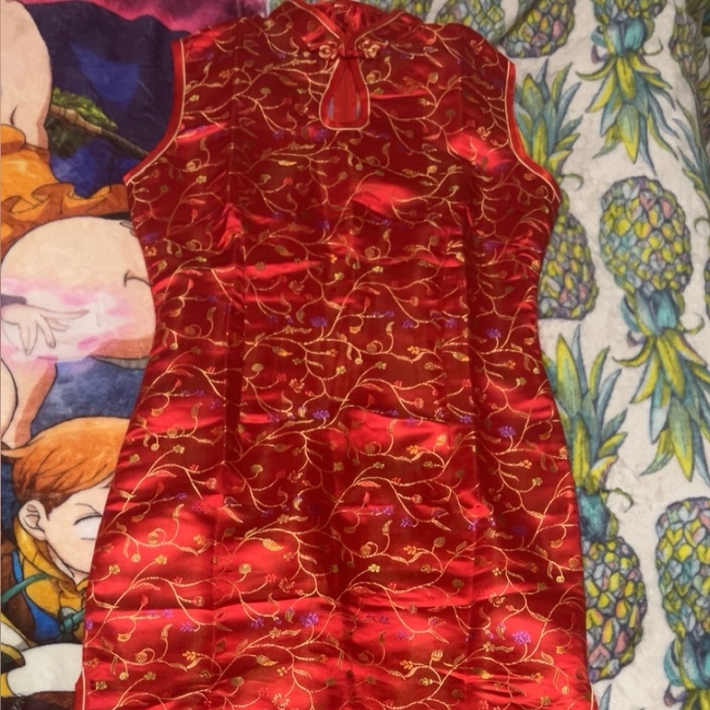 New vintage Elegant Red and gold traditional Chinese dress